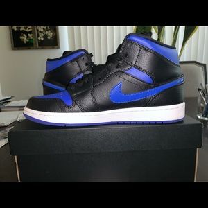 Air Jordan 1 Mid hyper Royal-white